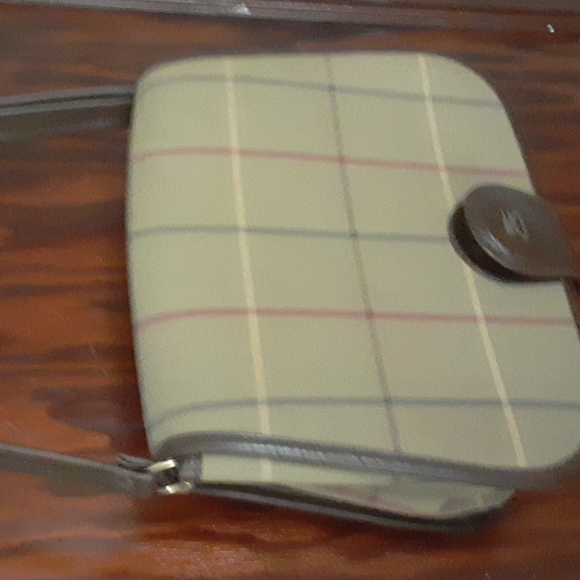 BURBERRYS Vintage Nova check shoulder bag Slight lift of leather on strap pic 7 - Picture 2 of 14